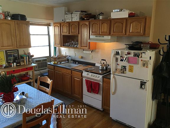 5th image of 177 Sackett St APT 3