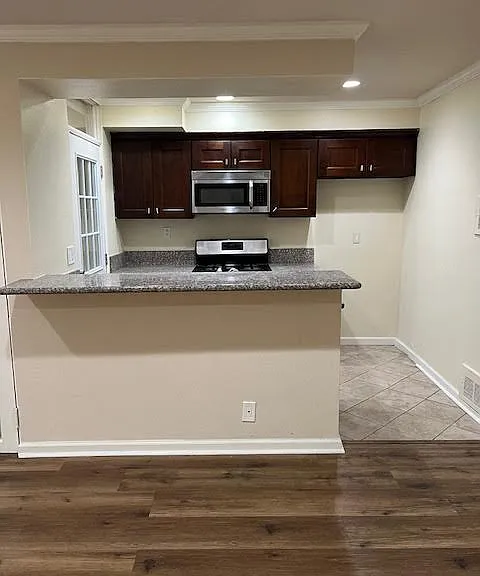 1530 E Broadway #106 — Photo 2