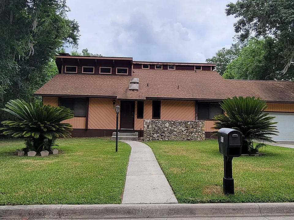 1631 NW 94th St