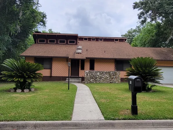 1631 NW 94th St, Gainesville, FL 32606