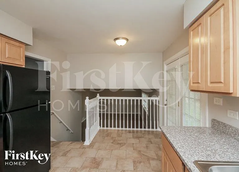 438 E 191st Pl — Photo 7