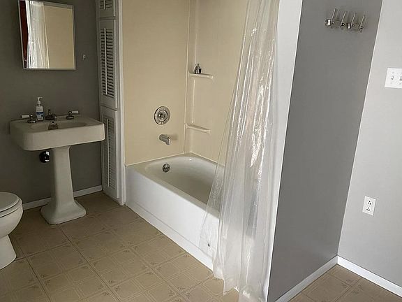 4th image of 54 Mariner St #3