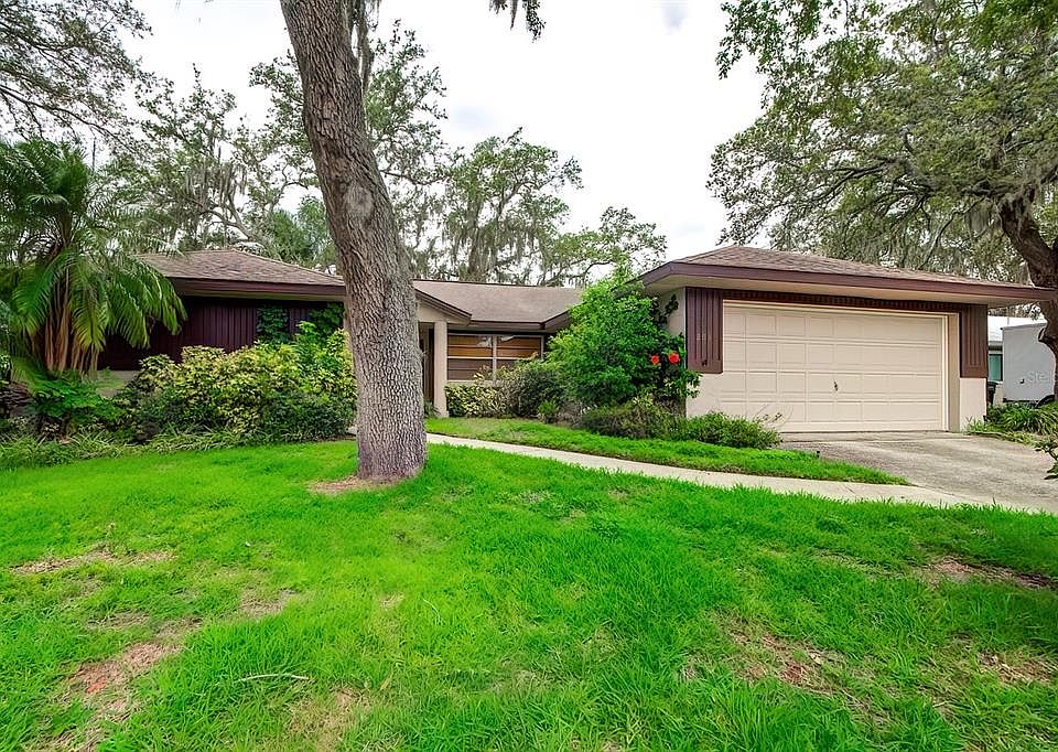 1st image of 204 Foxwood Dr