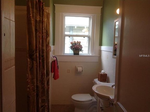 5th image of 206 W Giddens Ave