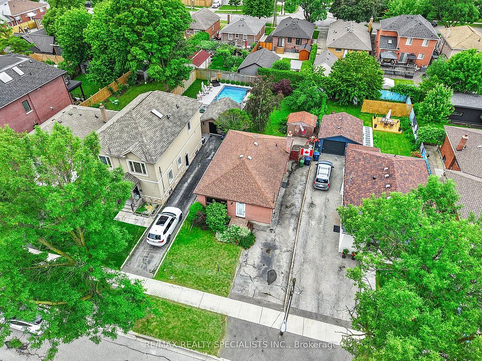 1st image of 14 Treeview Dr