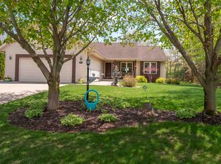 2000 Red Oak Dr, Plover, WI 54467