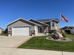 1906 4th Ave SW, Mandan, ND 58554