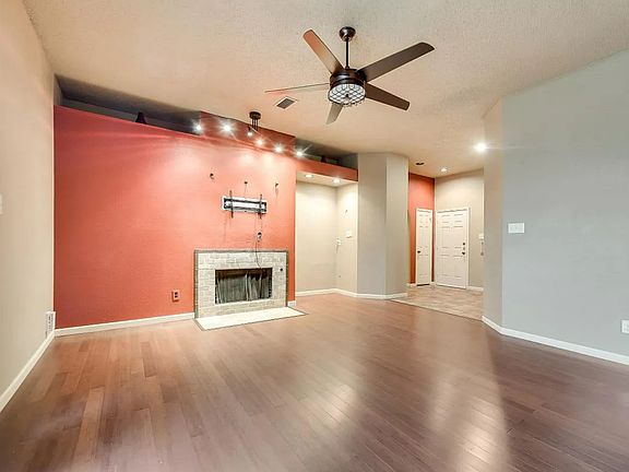 3rd image of 519 Meadowcreek Dr