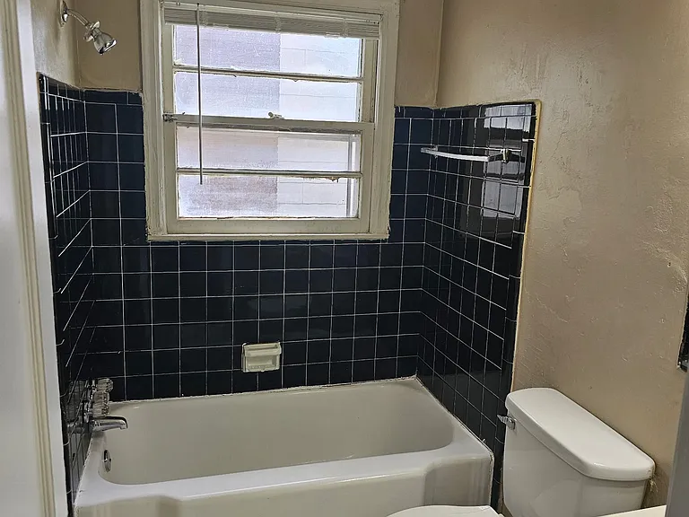 1407 N Phoenix Ave — Photo 6