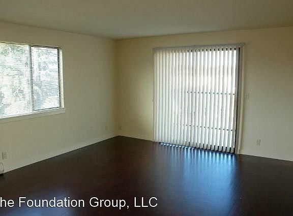 5th image of 2635 Franklin Ave E APT C
