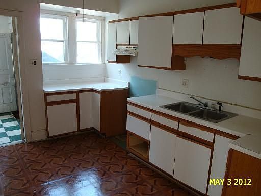 4th image of 414 N 8th Ave