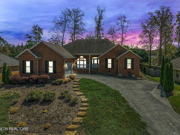 3rd image of 2259 Argonne Dr