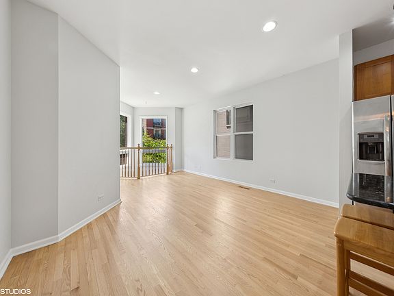 3rd image of 1626 W Le Moyne St APT 1