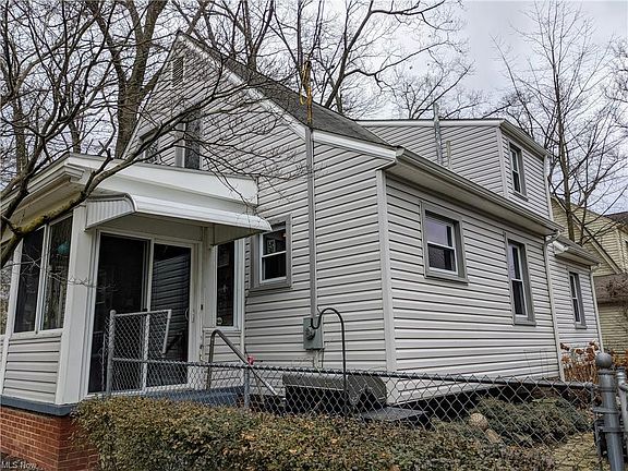 2nd image of 255 Roselawn Ave NE