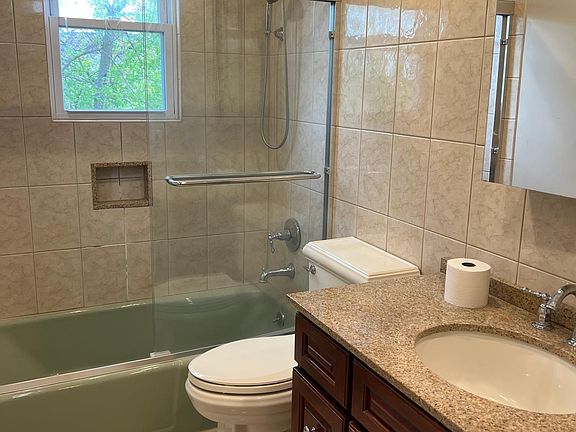 4th image of 159 Scott Ave #1