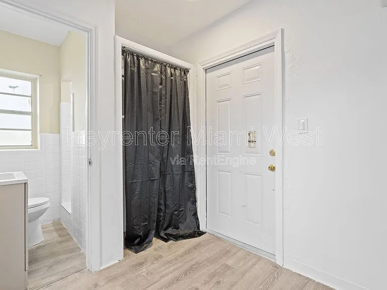 2911 NW 132nd Ter #4-OPA — Photo 3