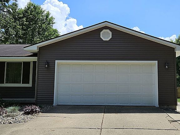 3rd image of 4019 Barker Dr