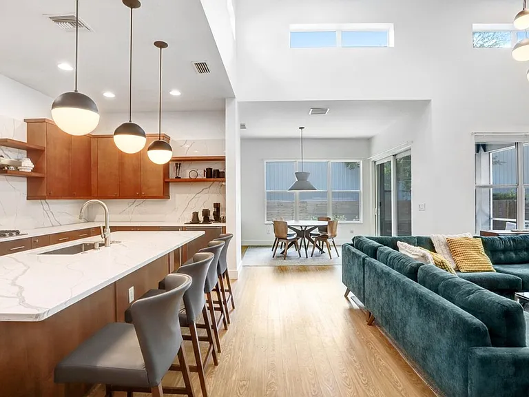 1326 W Fig St — Photo 13