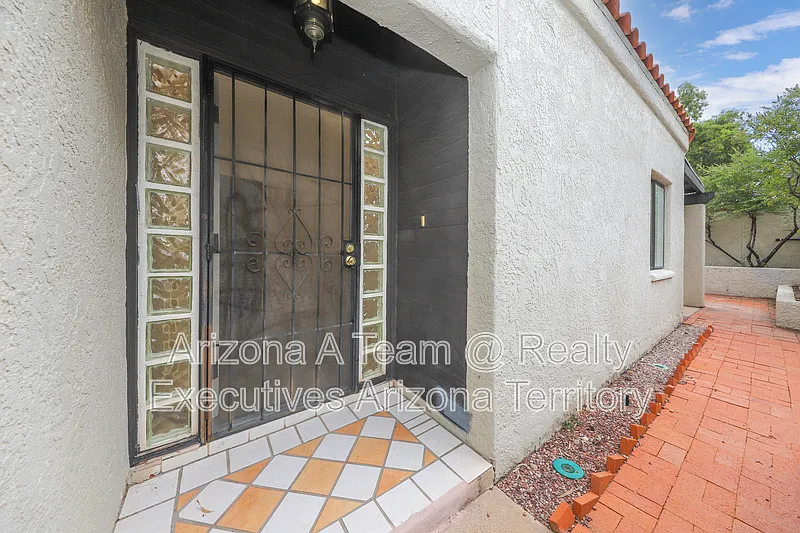 2 bed, 2.0 bath, 1299 sqft, $1,650 — Photo 2