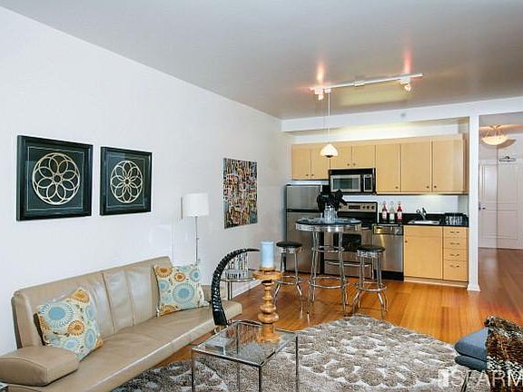 5th image of 140 S Van Ness Ave Unit 302
