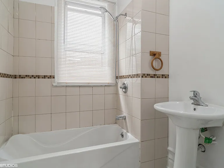 2834 N Rockwell St #2 — Photo 9