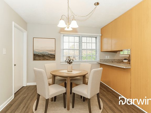 4th image of 687 Kelly Dr