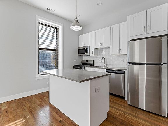 3rd image of 356 W Dickens Ave #3O