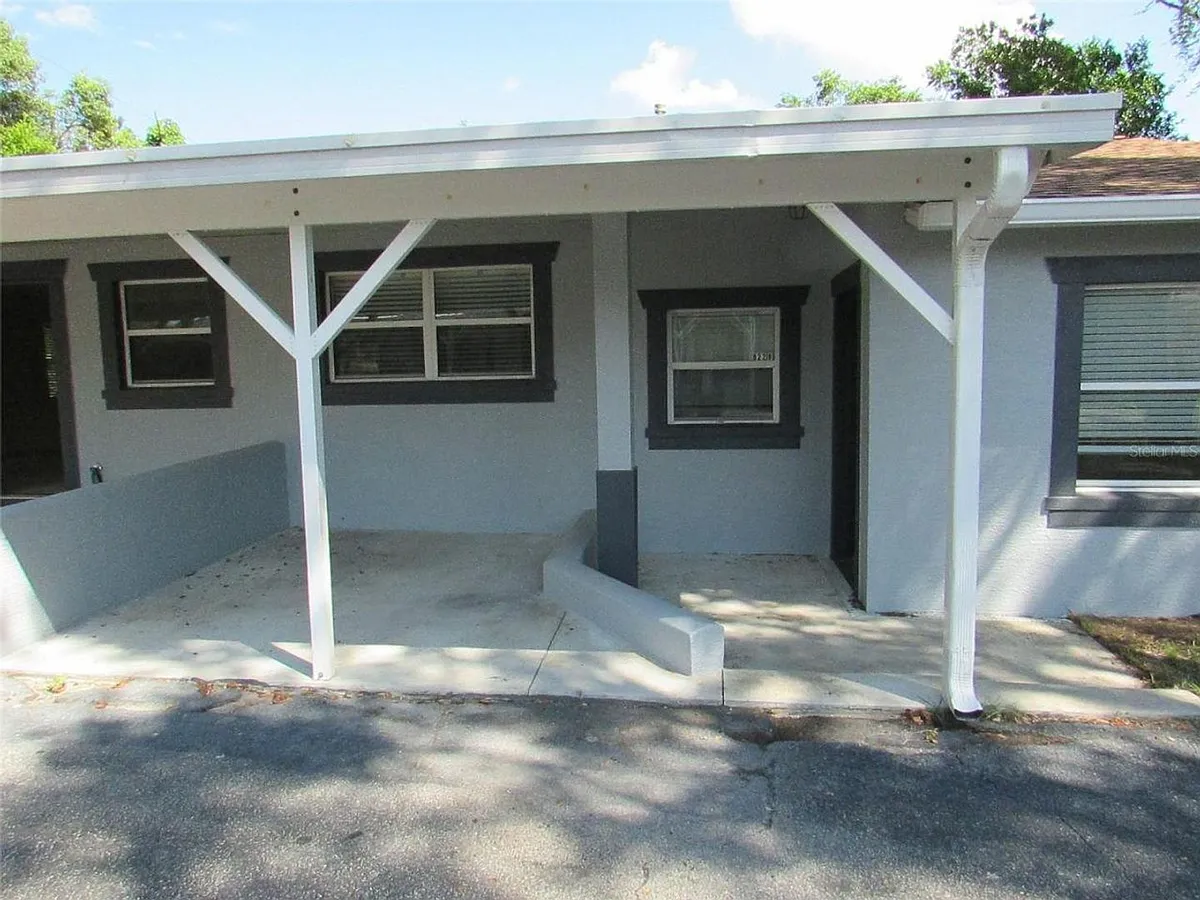 Building Photo - 822 S Lone Oak Dr