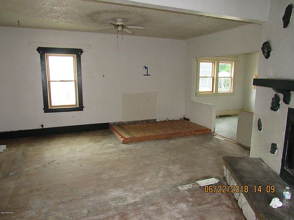 4th image of 18 Franklin St