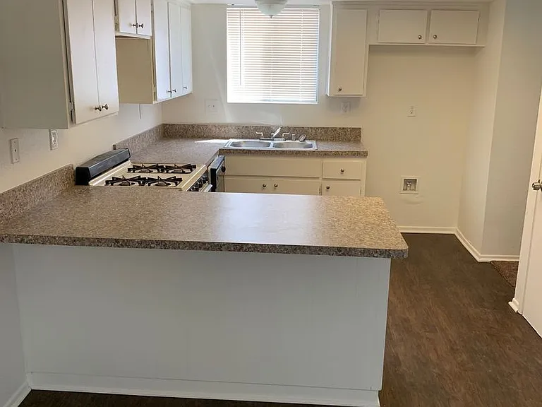 16221 Apple Valley Rd — Photo 18