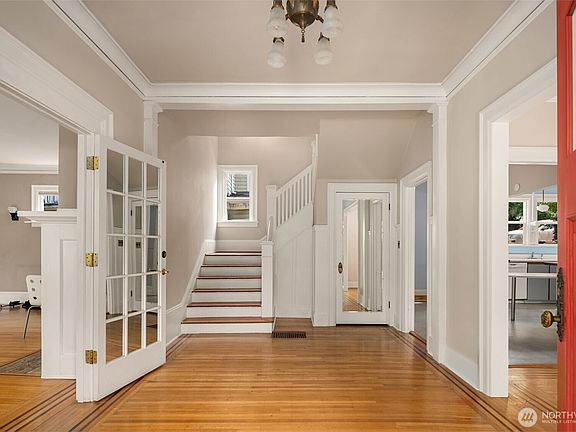 3rd image of 2215 E Aloha Street