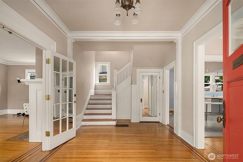 3rd image of 2215 E Aloha Street
