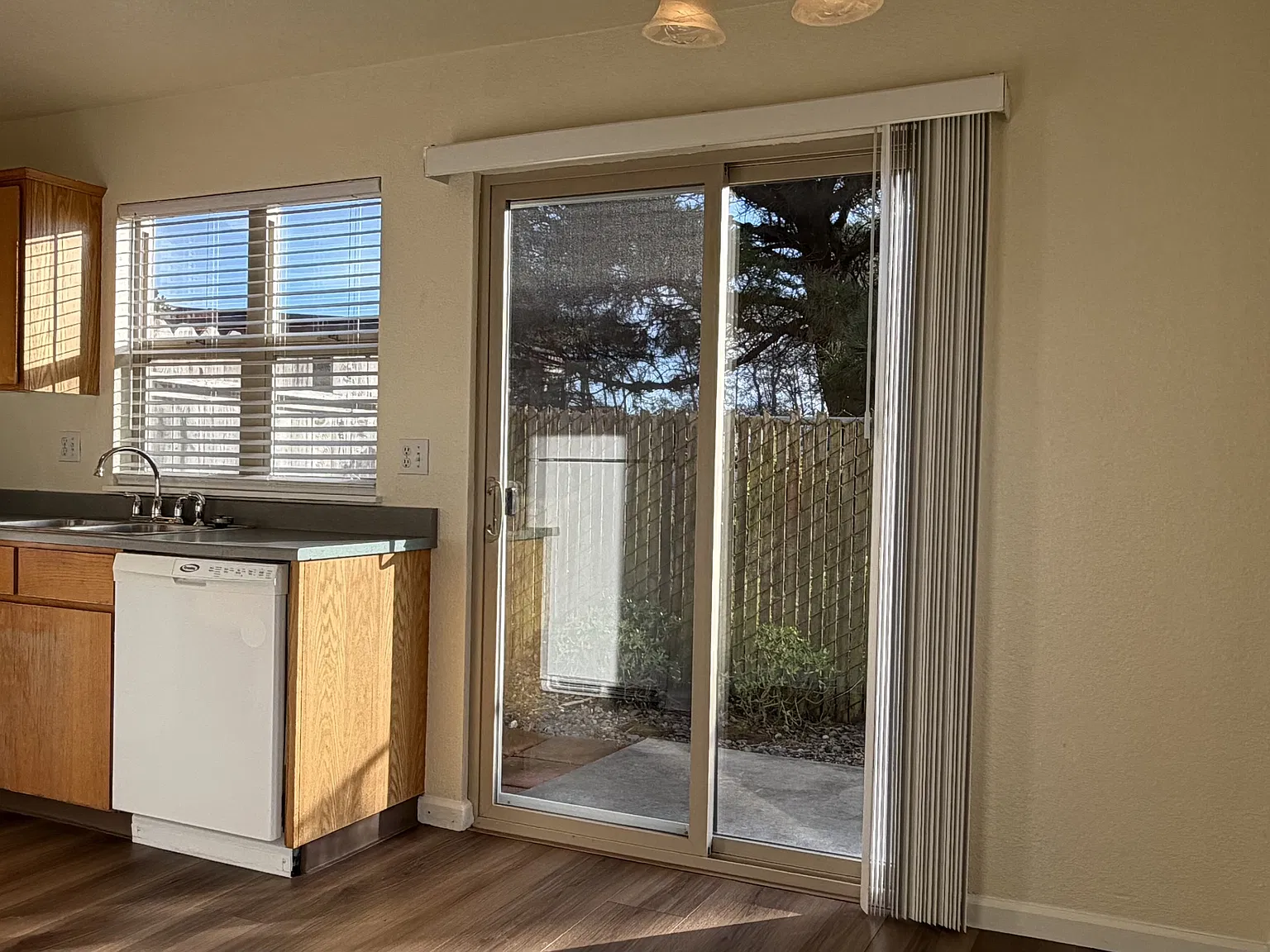 1598 Railroad Ave. - D — Photo 3