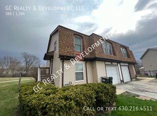 349 Walnut Cir, Bolingbrook, IL 60440