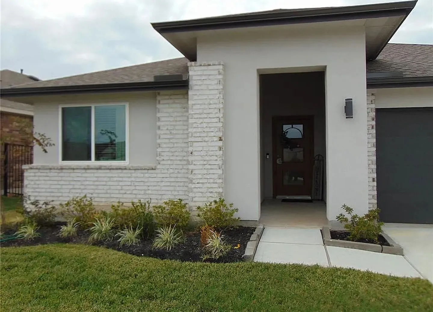 4 bed, 3.0 bath, 2202 sqft, $2,900 — Photo 3