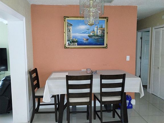 5th image of 2719 Pine Tree Drive