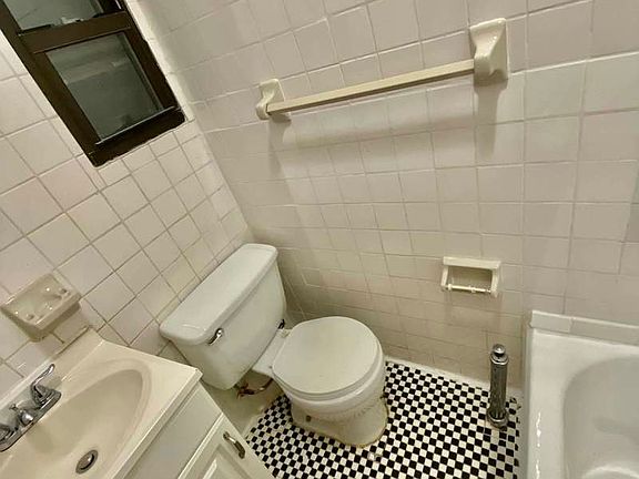3rd image of 336 E 83rd St APT 3