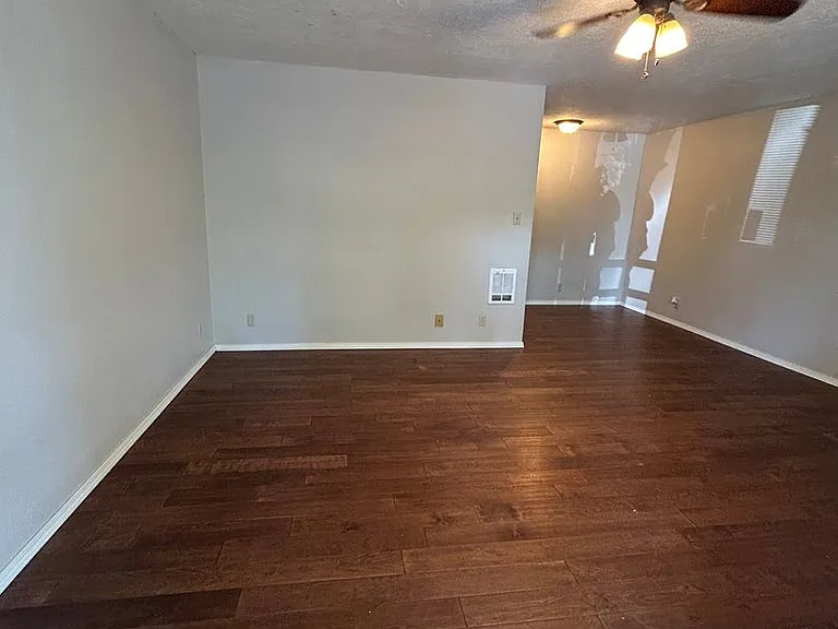 123 NW High St — Photo 15
