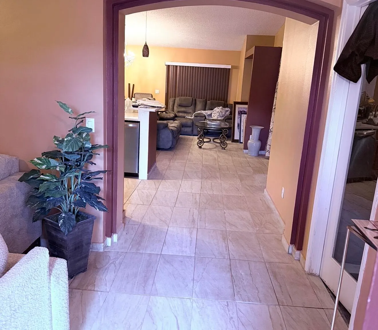 4 bed, 2.0 bath, 2020 sqft, $2,900 — Photo 4