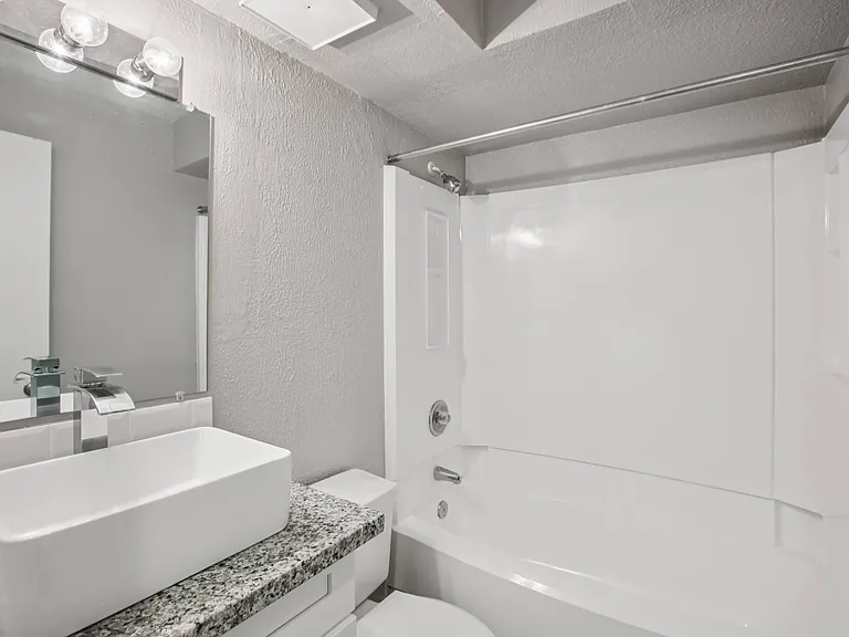 Meridian Luxury Condominiums — Photo 18