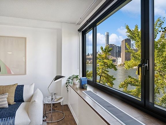 4th image of 531 Main St APT 321