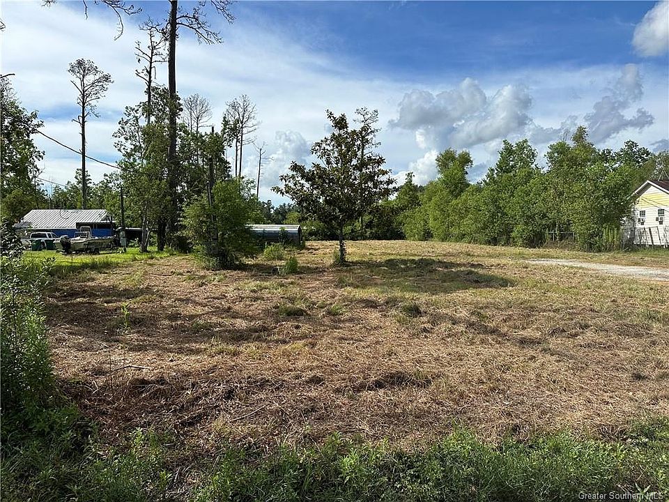 2nd image of 220 Thicket Rd