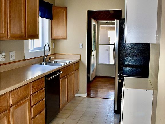 3rd image of 329 7th St NE