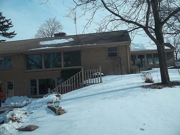 Back -enter on Lake St