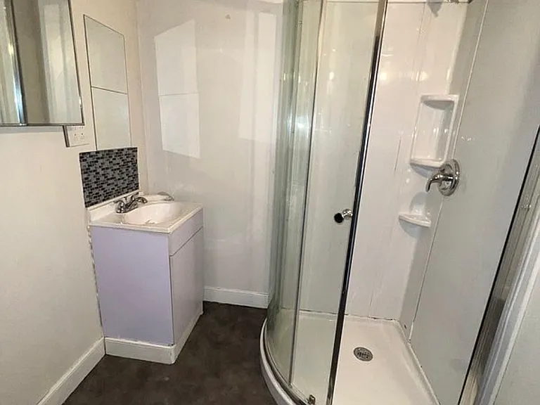 735 Hancock St #3 — Photo 8