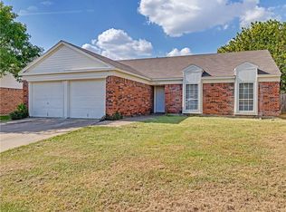 1607 Briarpath Ln, Arlington, TX 76018