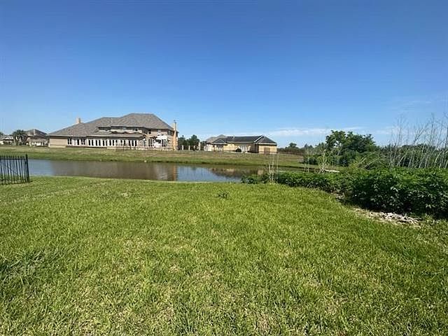 1st image of 140 Eastview Dr