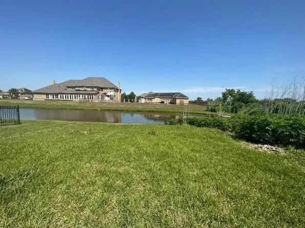 140 Eastview Dr, New Orleans, LA 70128