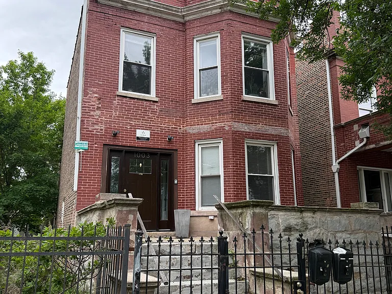 1003 N Sacramento Ave #1 — Photo 1