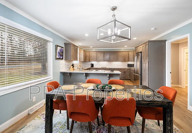 2404 Francis St — Photo 17